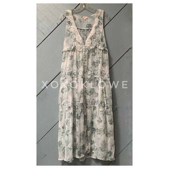 POL Sage & White Sleeveless Tiered Button Front Midi Dress - Picture 5 of 16